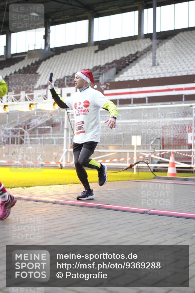 07.12.2025 - St. Pauli X-Mass-Run No. 15 Patografie http://msf.ph/oto/9369288 07.12.2025 11:24:03 Ziel 813, 2814, 3361, 4840, 4841 meine-sportfotos.de