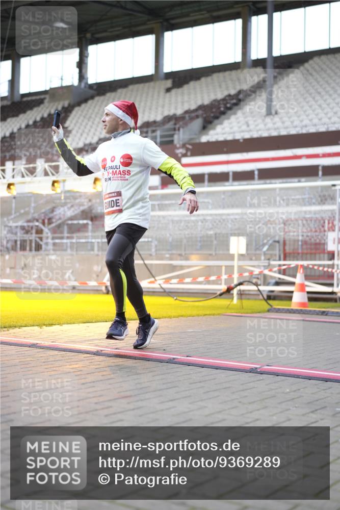 07.12.2025 - St. Pauli X-Mass-Run No. 15 Patografie http://msf.ph/oto/9369289 07.12.2025 11:24:03 Ziel 813, 2814, 3361, 4840, 4841 meine-sportfotos.de