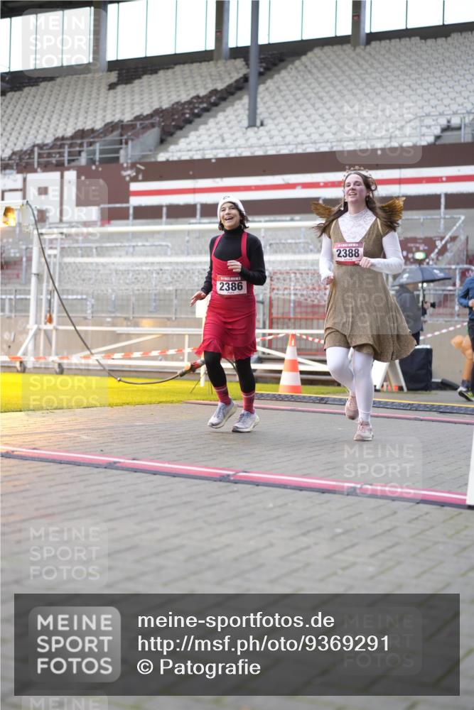 07.12.2025 - St. Pauli X-Mass-Run No. 15 Patografie http://msf.ph/oto/9369291 07.12.2025 11:24:09 Ziel 813, 2386, 2388, 2605, 2875, 2881, 3361, 4840, 4841 meine-sportfotos.de