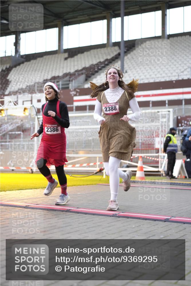 07.12.2025 - St. Pauli X-Mass-Run No. 15 Patografie http://msf.ph/oto/9369295 07.12.2025 11:24:10 Ziel 672, 813, 2386, 2388, 2605, 2606, 2875, 2881, 3361, 4840, 4841 meine-sportfotos.de