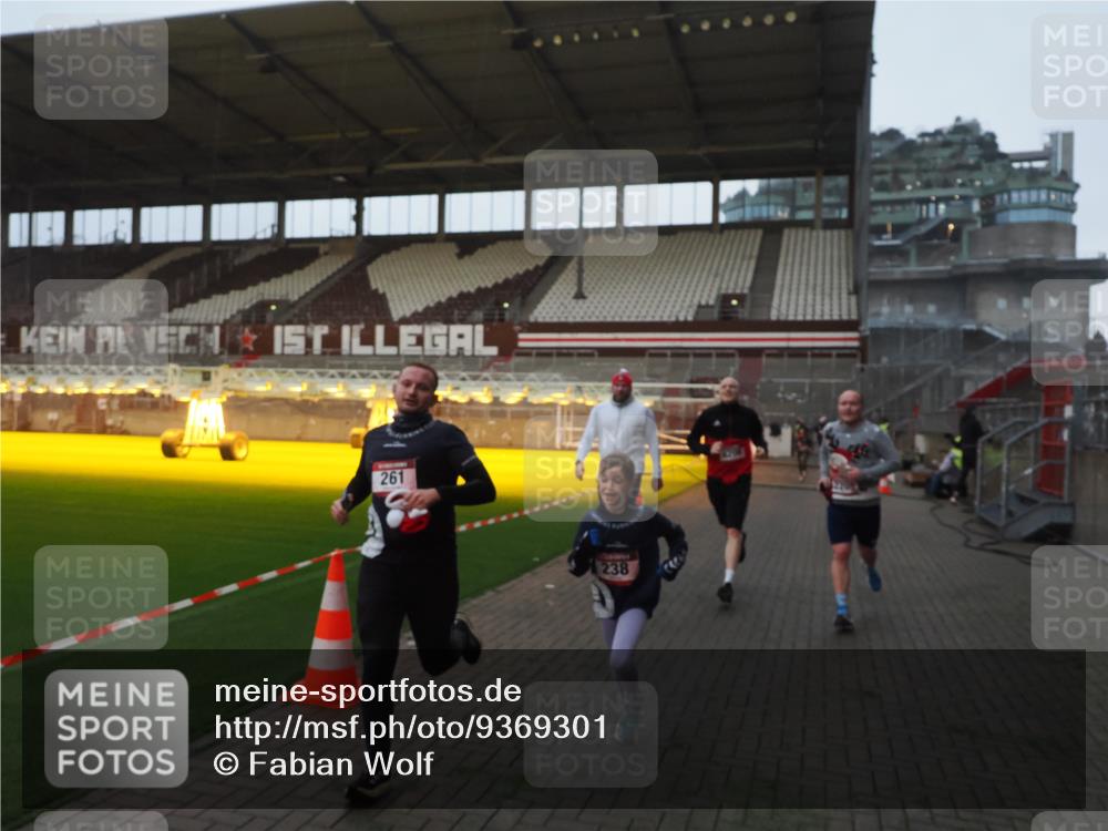 07.12.2025 - St. Pauli X-Mass-Run No. 15 Fabian Wolf http://msf.ph/oto/9369301 07.12.2025 09:58:23 Ziel 238, 261, 1173, 1633, 1774, 2205, 3405, 3515, 4031, 4206 meine-sportfotos.de
