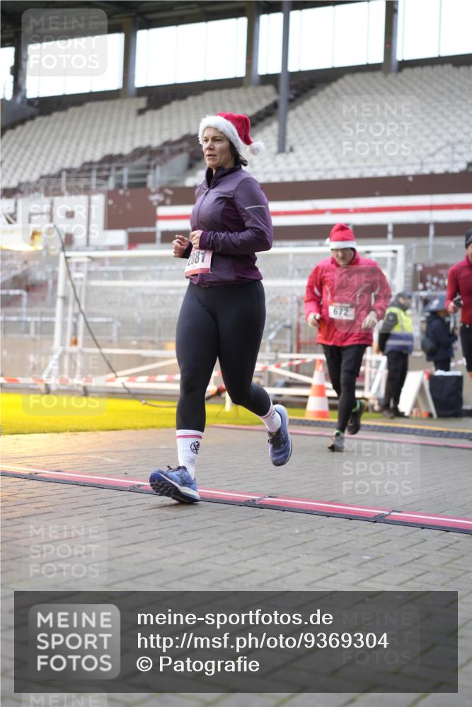 07.12.2025 - St. Pauli X-Mass-Run No. 15 Patografie http://msf.ph/oto/9369304 07.12.2025 11:24:14 Ziel 672, 813, 1773, 2386, 2388, 2605, 2606, 2875, 2881, 3361, 4840, 4841 meine-sportfotos.de