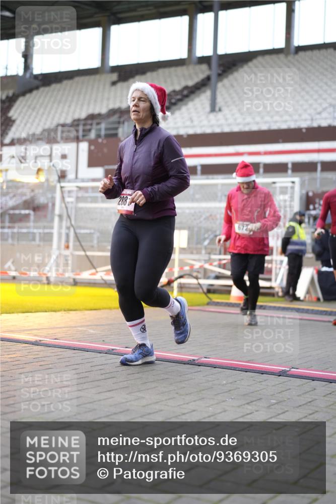 07.12.2025 - St. Pauli X-Mass-Run No. 15 Patografie http://msf.ph/oto/9369305 07.12.2025 11:24:14 Ziel 672, 813, 1773, 2386, 2388, 2605, 2606, 2875, 2881, 3361, 4840, 4841 meine-sportfotos.de