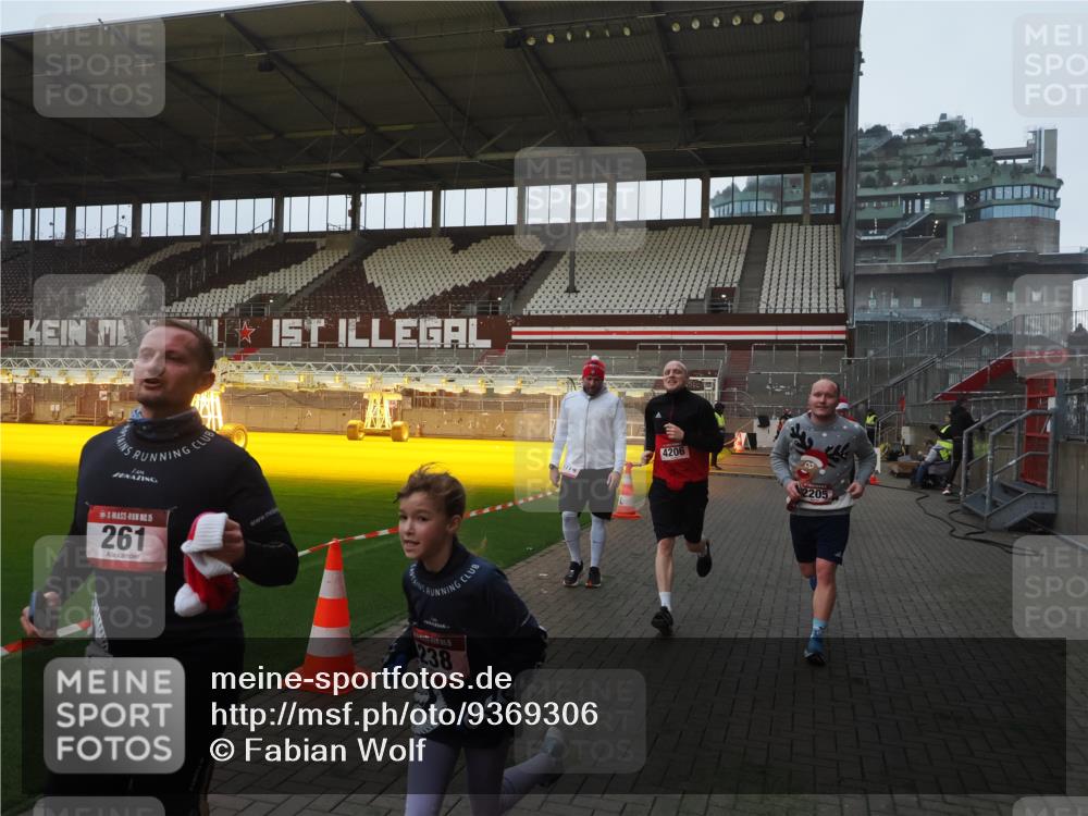 07.12.2025 - St. Pauli X-Mass-Run No. 15 Fabian Wolf http://msf.ph/oto/9369306 07.12.2025 09:58:23 Ziel 238, 261, 1173, 1633, 1774, 2205, 3405, 3515, 4031, 4206 meine-sportfotos.de