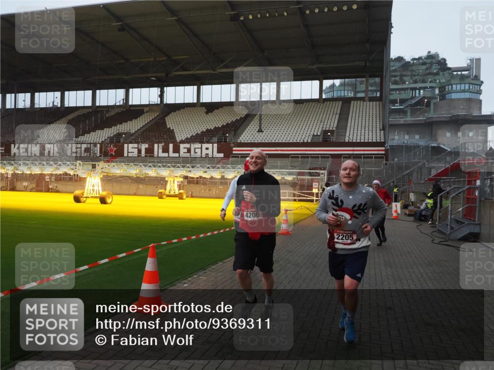 07.12.2025 - St. Pauli X-Mass-Run No. 15 Fabian Wolf http://msf.ph/oto/9369311 07.12.2025 09:58:24 Ziel 238, 261, 1173, 1633, 1774, 2205, 3515, 4031, 4206 meine-sportfotos.de