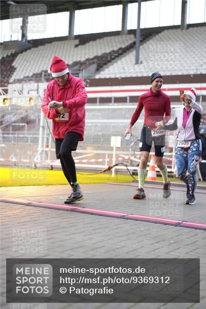 07.12.2025 - St. Pauli X-Mass-Run No. 15 Patografie http://msf.ph/oto/9369312 07.12.2025 11:24:15 Ziel 672, 813, 1773, 2386, 2388, 2399, 2402, 2605, 2606, 2875, 2881, 3361, 4840, 4841 meine-sportfotos.de