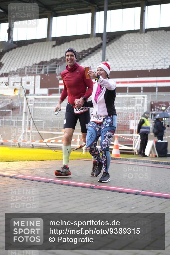 07.12.2025 - St. Pauli X-Mass-Run No. 15 Patografie http://msf.ph/oto/9369315 07.12.2025 11:24:16 Ziel 672, 1773, 2386, 2388, 2399, 2400, 2402, 2605, 2606, 2875, 2881, 4840, 4841 meine-sportfotos.de