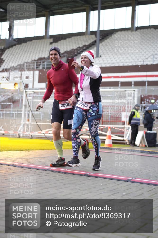 07.12.2025 - St. Pauli X-Mass-Run No. 15 Patografie http://msf.ph/oto/9369317 07.12.2025 11:24:16 Ziel 672, 1773, 2386, 2388, 2399, 2400, 2402, 2605, 2606, 2875, 2881, 4840, 4841 meine-sportfotos.de