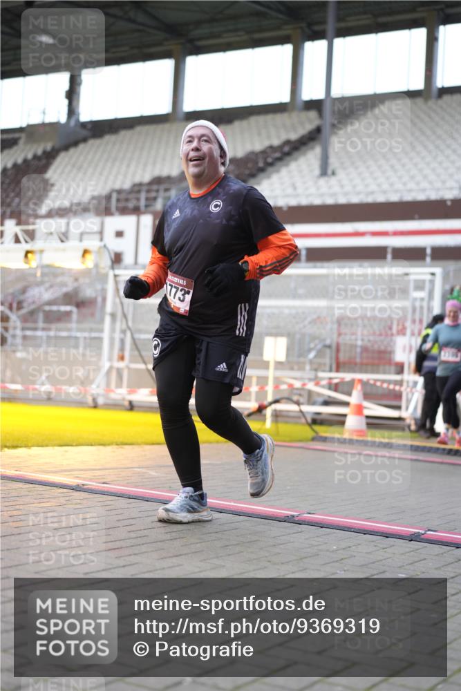 07.12.2025 - St. Pauli X-Mass-Run No. 15 Patografie http://msf.ph/oto/9369319 07.12.2025 11:24:19 Ziel 672, 1773, 2386, 2388, 2399, 2400, 2402, 2605, 2606, 2875, 2881 meine-sportfotos.de