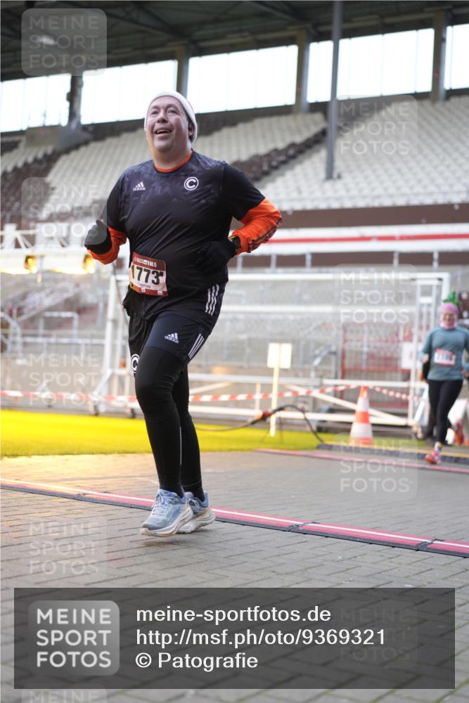 07.12.2025 - St. Pauli X-Mass-Run No. 15 Patografie http://msf.ph/oto/9369321 07.12.2025 11:24:19 Ziel 672, 1773, 2386, 2388, 2399, 2400, 2402, 2605, 2606, 2875, 2881 meine-sportfotos.de
