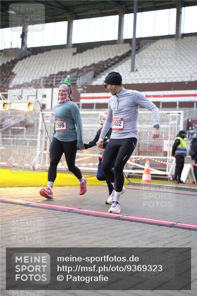 07.12.2025 - St. Pauli X-Mass-Run No. 15 Patografie http://msf.ph/oto/9369323 07.12.2025 11:24:20 Ziel 672, 1773, 2386, 2388, 2399, 2400, 2402, 2605, 2606, 2875, 2881, 3092 meine-sportfotos.de