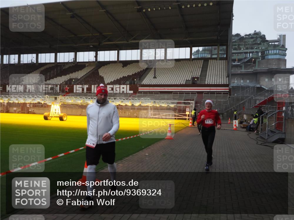 07.12.2025 - St. Pauli X-Mass-Run No. 15 Fabian Wolf http://msf.ph/oto/9369324 07.12.2025 09:58:26 Ziel 238, 261, 483, 1173, 1633, 1774, 2205, 3515, 4031, 4206 meine-sportfotos.de