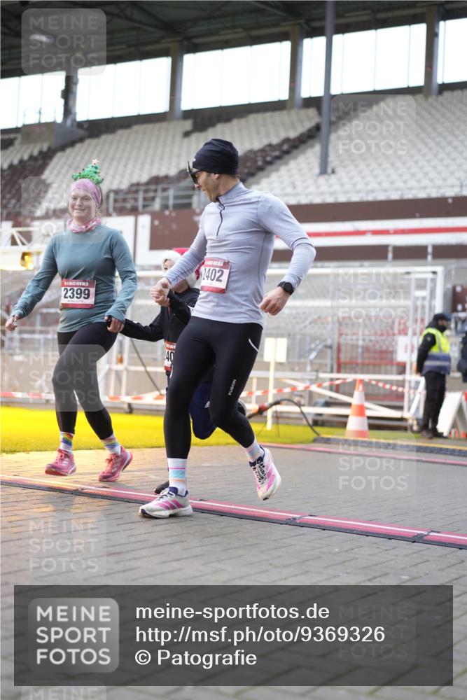 07.12.2025 - St. Pauli X-Mass-Run No. 15 Patografie http://msf.ph/oto/9369326 07.12.2025 11:24:21 Ziel 672, 1773, 2386, 2388, 2399, 2400, 2402, 2605, 2606, 2875, 2881, 3092 meine-sportfotos.de