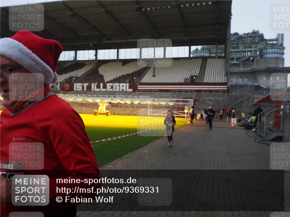 07.12.2025 - St. Pauli X-Mass-Run No. 15 Fabian Wolf http://msf.ph/oto/9369331 07.12.2025 09:58:28 Ziel 238, 261, 483, 1173, 1603, 1633, 1774, 2205, 3515, 4031, 4206 meine-sportfotos.de