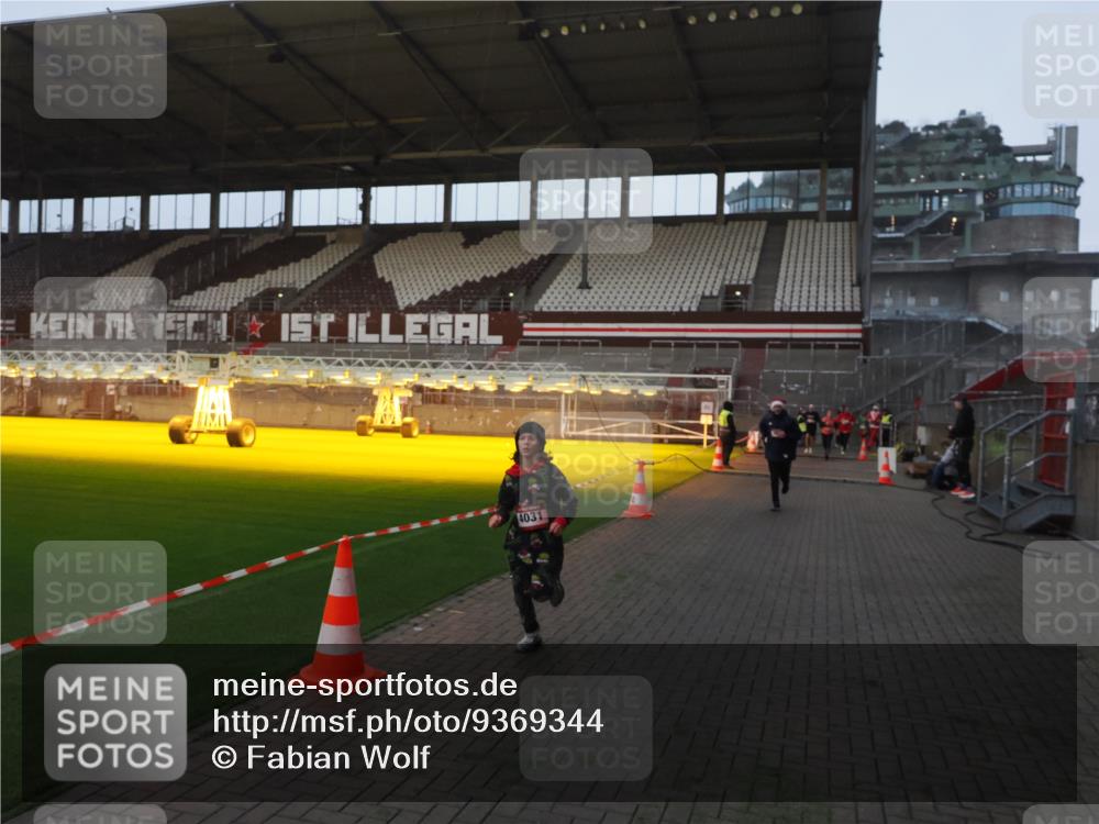 07.12.2025 - St. Pauli X-Mass-Run No. 15 Fabian Wolf http://msf.ph/oto/9369344 07.12.2025 09:58:29 Ziel 238, 261, 483, 1173, 1603, 1633, 1774, 2205, 3515, 4031, 4206 meine-sportfotos.de
