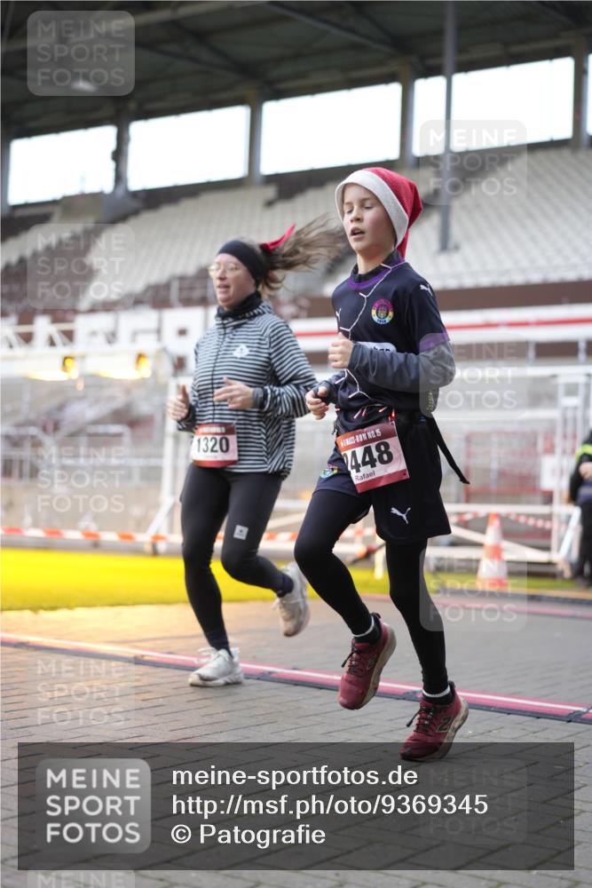 07.12.2025 - St. Pauli X-Mass-Run No. 15 Patografie http://msf.ph/oto/9369345 07.12.2025 11:24:31 Ziel 1320, 1346, 1752, 1773, 2399, 2400, 2402, 2448, 2480, 2852, 3092, 3194 meine-sportfotos.de