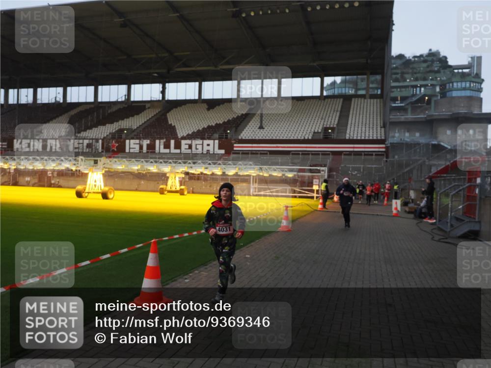 07.12.2025 - St. Pauli X-Mass-Run No. 15 Fabian Wolf http://msf.ph/oto/9369346 07.12.2025 09:58:29 Ziel 238, 261, 483, 1173, 1603, 1633, 1774, 2205, 3515, 4031, 4206 meine-sportfotos.de