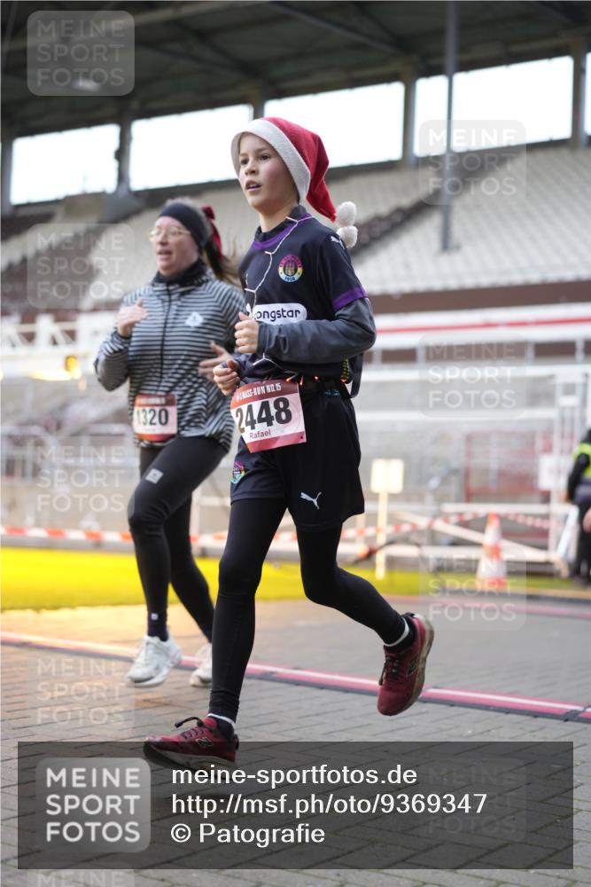 07.12.2025 - St. Pauli X-Mass-Run No. 15 Patografie http://msf.ph/oto/9369347 07.12.2025 11:24:31 Ziel 1320, 1346, 1752, 1773, 2399, 2400, 2402, 2448, 2480, 2852, 3092, 3194 meine-sportfotos.de