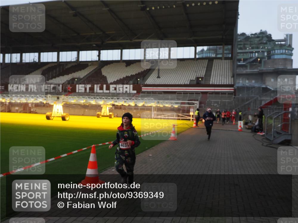 07.12.2025 - St. Pauli X-Mass-Run No. 15 Fabian Wolf http://msf.ph/oto/9369349 07.12.2025 09:58:29 Ziel 238, 261, 483, 1173, 1603, 1633, 1774, 2205, 3515, 4031, 4206 meine-sportfotos.de