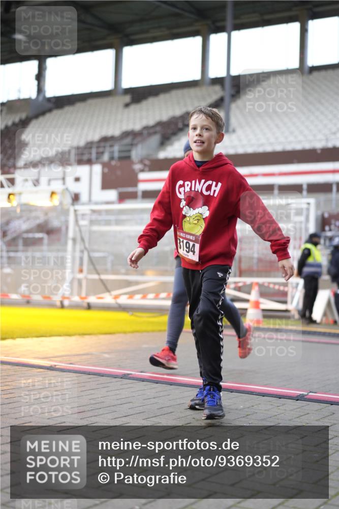 07.12.2025 - St. Pauli X-Mass-Run No. 15 Patografie http://msf.ph/oto/9369352 07.12.2025 11:24:33 Ziel 1320, 1346, 1752, 1773, 2399, 2400, 2402, 2448, 2480, 2852, 2859, 2869, 3092, 3193, 3194, 3195 meine-sportfotos.de