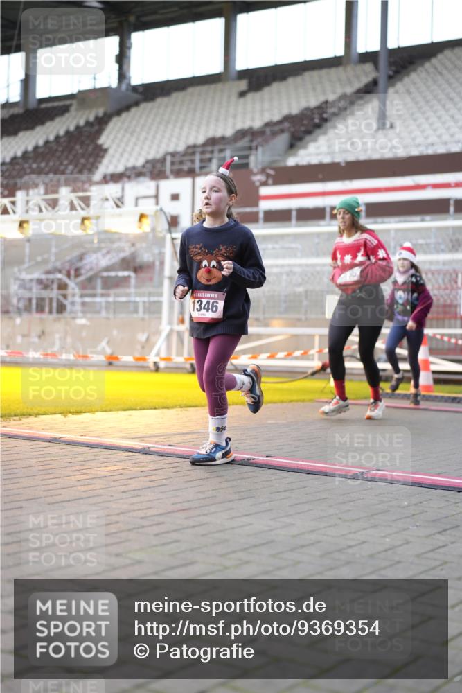 07.12.2025 - St. Pauli X-Mass-Run No. 15 Patografie http://msf.ph/oto/9369354 07.12.2025 11:24:36 Ziel 705, 1320, 1346, 1752, 2400, 2448, 2480, 2852, 2859, 2869, 3092, 3193, 3194, 3195, 3306 meine-sportfotos.de