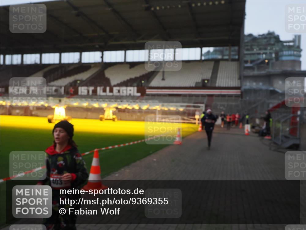 07.12.2025 - St. Pauli X-Mass-Run No. 15 Fabian Wolf http://msf.ph/oto/9369355 07.12.2025 09:58:30 Ziel 238, 261, 483, 532, 1173, 1603, 1633, 1774, 2205, 3515, 4031, 4206 meine-sportfotos.de