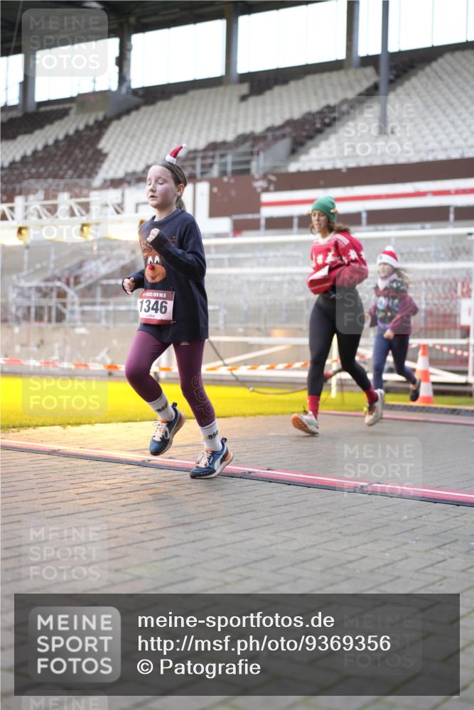 07.12.2025 - St. Pauli X-Mass-Run No. 15 Patografie http://msf.ph/oto/9369356 07.12.2025 11:24:36 Ziel 705, 1320, 1346, 1752, 2400, 2448, 2480, 2852, 2859, 2869, 3092, 3193, 3194, 3195, 3306 meine-sportfotos.de