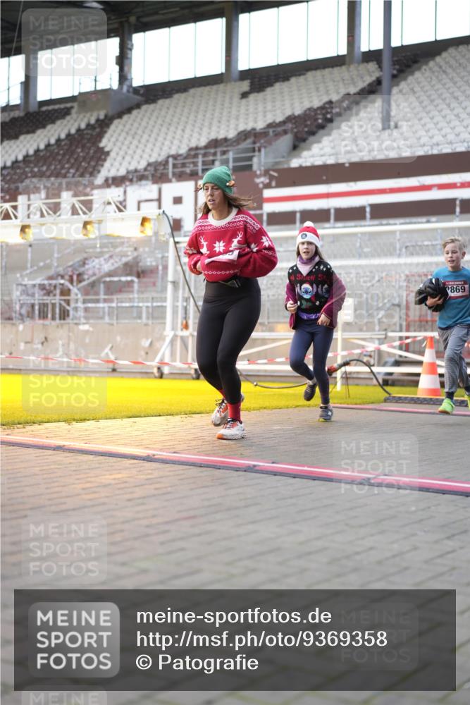 07.12.2025 - St. Pauli X-Mass-Run No. 15 Patografie http://msf.ph/oto/9369358 07.12.2025 11:24:37 Ziel 705, 1320, 1346, 1752, 2448, 2480, 2852, 2859, 2869, 3092, 3193, 3194, 3195, 3306, 4632 meine-sportfotos.de