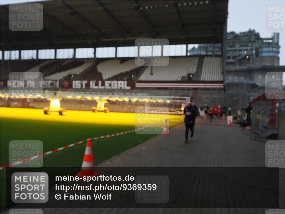 07.12.2025 - St. Pauli X-Mass-Run No. 15 Fabian Wolf http://msf.ph/oto/9369359 07.12.2025 09:58:30 Ziel 238, 261, 483, 532, 1173, 1603, 1633, 1774, 2205, 3515, 4031, 4206 meine-sportfotos.de