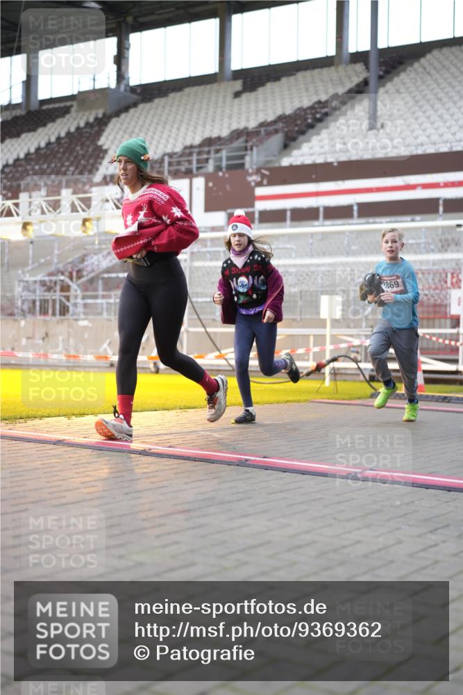 07.12.2025 - St. Pauli X-Mass-Run No. 15 Patografie http://msf.ph/oto/9369362 07.12.2025 11:24:37 Ziel 705, 1320, 1346, 1752, 2448, 2480, 2852, 2859, 2869, 3092, 3193, 3194, 3195, 3306, 4632 meine-sportfotos.de