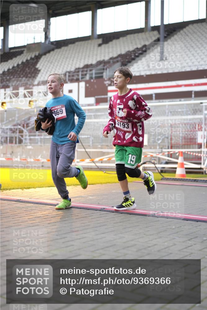 07.12.2025 - St. Pauli X-Mass-Run No. 15 Patografie http://msf.ph/oto/9369366 07.12.2025 11:24:38 Ziel 705, 1320, 1346, 1384, 1427, 1752, 2448, 2480, 2852, 2859, 2869, 3092, 3193, 3194, 3195, 3306, 4632 meine-sportfotos.de
