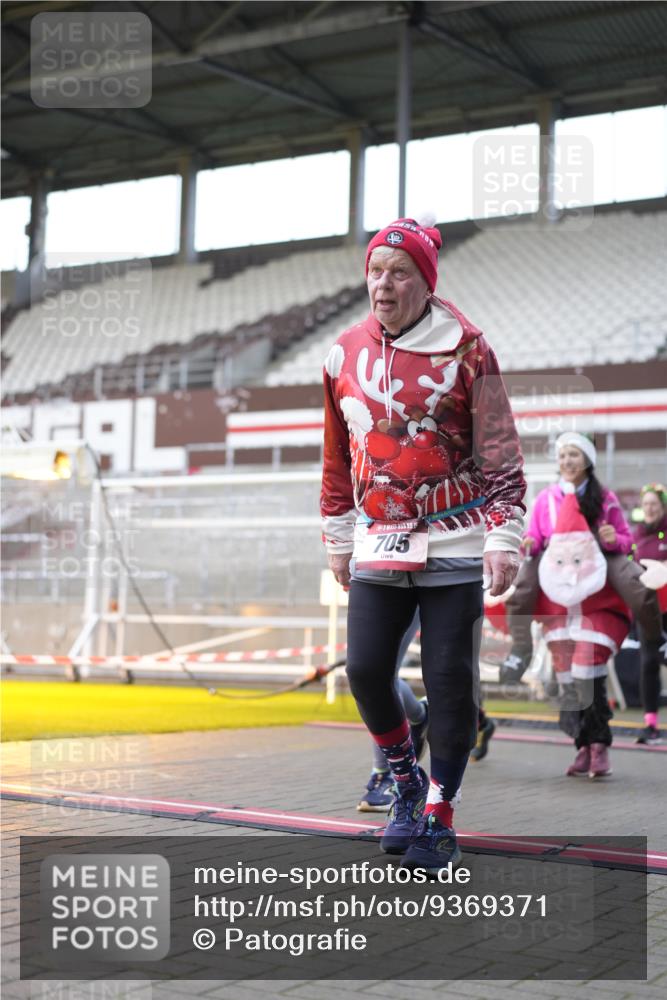 07.12.2025 - St. Pauli X-Mass-Run No. 15 Patografie http://msf.ph/oto/9369371 07.12.2025 11:24:42 Ziel 705, 1320, 1346, 1384, 1427, 1752, 2447, 2448, 2480, 2852, 2859, 2869, 3193, 3194, 3195, 3306, 3314, 4632 meine-sportfotos.de