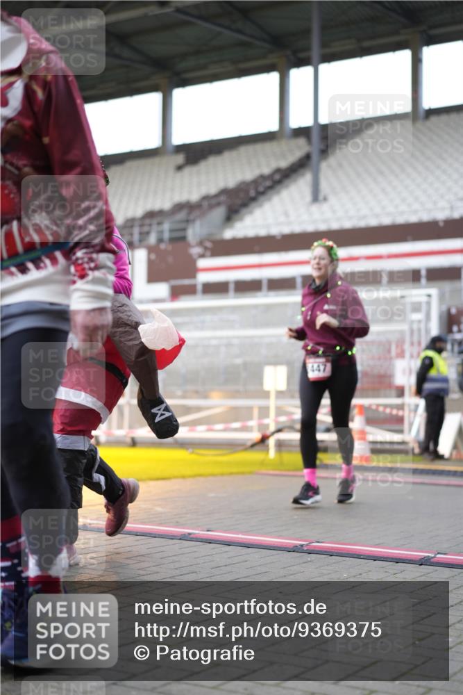 07.12.2025 - St. Pauli X-Mass-Run No. 15 Patografie http://msf.ph/oto/9369375 07.12.2025 11:24:44 Ziel 705, 1320, 1346, 1384, 1427, 1752, 2447, 2448, 2480, 2852, 2859, 2869, 3193, 3194, 3195, 3306, 3314, 4632 meine-sportfotos.de