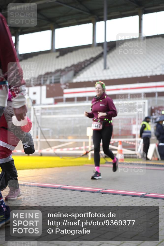 07.12.2025 - St. Pauli X-Mass-Run No. 15 Patografie http://msf.ph/oto/9369377 07.12.2025 11:24:44 Ziel 705, 1320, 1346, 1384, 1427, 1752, 2447, 2448, 2480, 2852, 2859, 2869, 3193, 3194, 3195, 3306, 3314, 4632 meine-sportfotos.de