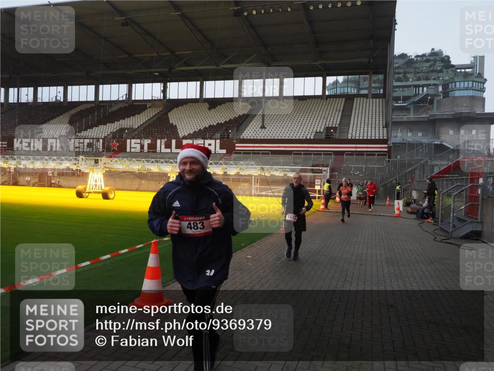 07.12.2025 - St. Pauli X-Mass-Run No. 15 Fabian Wolf http://msf.ph/oto/9369379 07.12.2025 09:58:33 Ziel 238, 261, 483, 532, 1003, 1173, 1528, 1603, 1633, 1774, 1782, 1785, 2205, 4031, 4206 meine-sportfotos.de