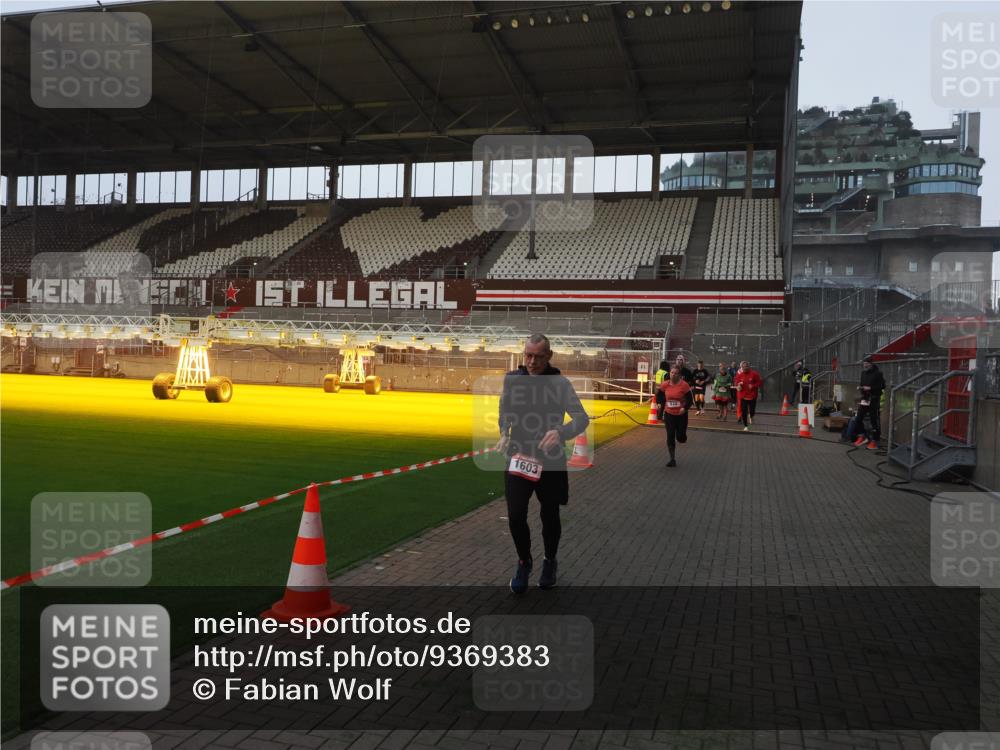 07.12.2025 - St. Pauli X-Mass-Run No. 15 Fabian Wolf http://msf.ph/oto/9369383 07.12.2025 09:58:33 Ziel 238, 261, 483, 532, 1003, 1173, 1528, 1603, 1633, 1774, 1782, 1785, 2205, 4031, 4206 meine-sportfotos.de