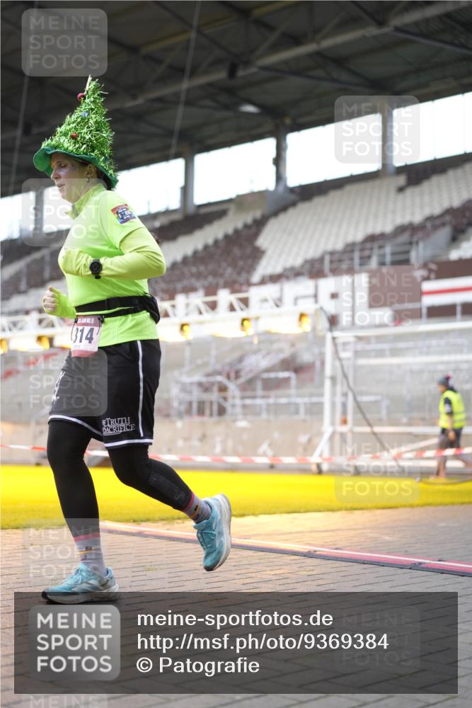 07.12.2025 - St. Pauli X-Mass-Run No. 15 Patografie http://msf.ph/oto/9369384 07.12.2025 11:24:48 Ziel 705, 1346, 1384, 1427, 1752, 2447, 2859, 2869, 3193, 3195, 3306, 3314, 4632 meine-sportfotos.de