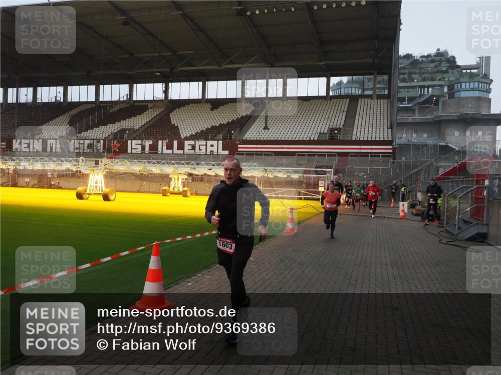 07.12.2025 - St. Pauli X-Mass-Run No. 15 Fabian Wolf http://msf.ph/oto/9369386 07.12.2025 09:58:34 Ziel 238, 261, 483, 532, 1003, 1115, 1173, 1528, 1603, 1774, 1782, 1785, 2205, 3308, 4031, 4206 meine-sportfotos.de