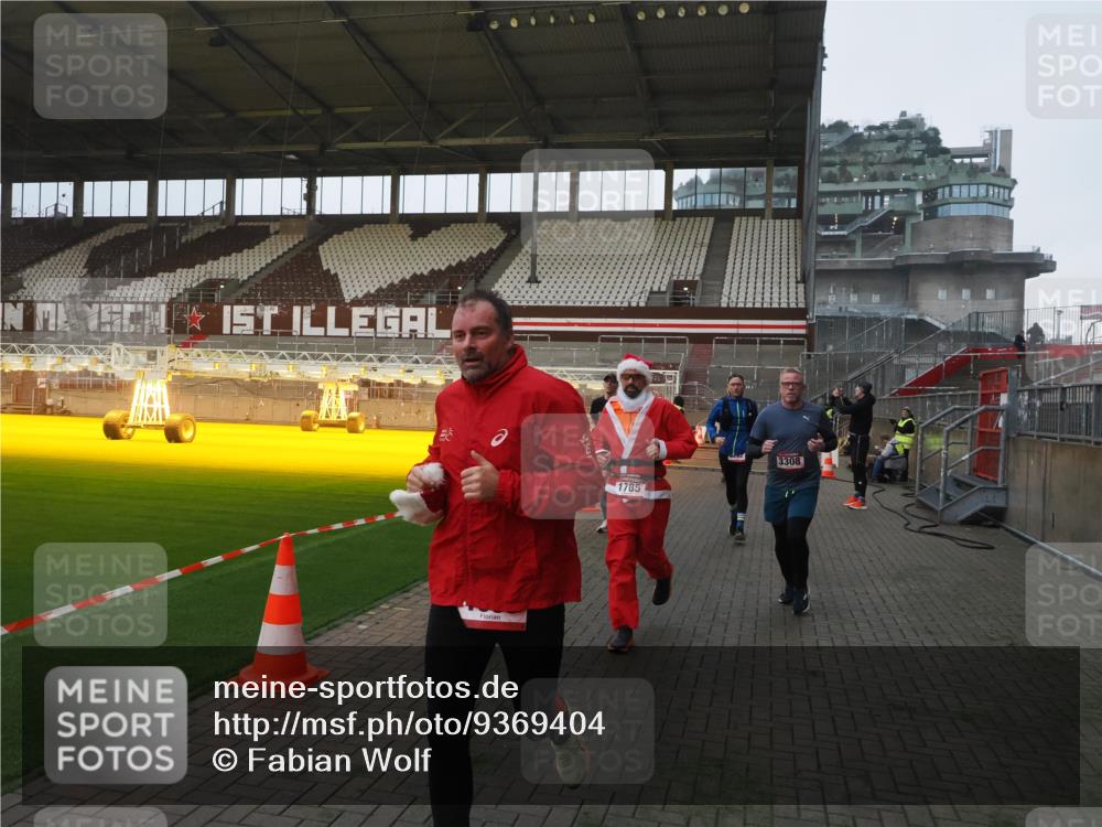 07.12.2025 - St. Pauli X-Mass-Run No. 15 Fabian Wolf http://msf.ph/oto/9369404 07.12.2025 09:58:40 Ziel 483, 532, 1003, 1115, 1528, 1542, 1603, 1782, 1785, 2392, 3308, 4031 meine-sportfotos.de