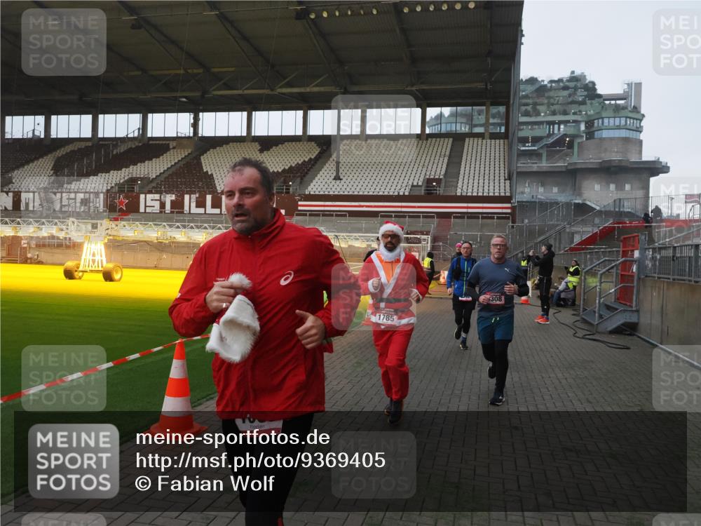 07.12.2025 - St. Pauli X-Mass-Run No. 15 Fabian Wolf http://msf.ph/oto/9369405 07.12.2025 09:58:40 Ziel 483, 532, 1003, 1115, 1528, 1542, 1603, 1782, 1785, 2392, 3308, 4031 meine-sportfotos.de