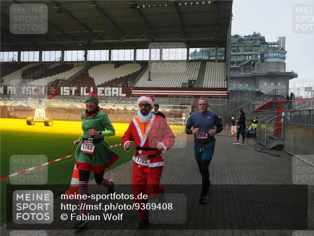 07.12.2025 - St. Pauli X-Mass-Run No. 15 Fabian Wolf http://msf.ph/oto/9369408 07.12.2025 09:58:41 Ziel 483, 532, 1003, 1115, 1528, 1542, 1603, 1782, 1785, 2392, 3308, 4031 meine-sportfotos.de