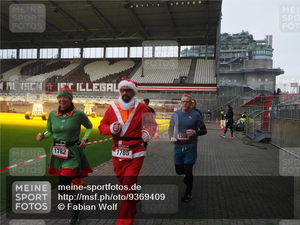 07.12.2025 - St. Pauli X-Mass-Run No. 15 Fabian Wolf http://msf.ph/oto/9369409 07.12.2025 09:58:41 Ziel 483, 532, 1003, 1115, 1528, 1542, 1603, 1782, 1785, 2392, 3308, 4031 meine-sportfotos.de