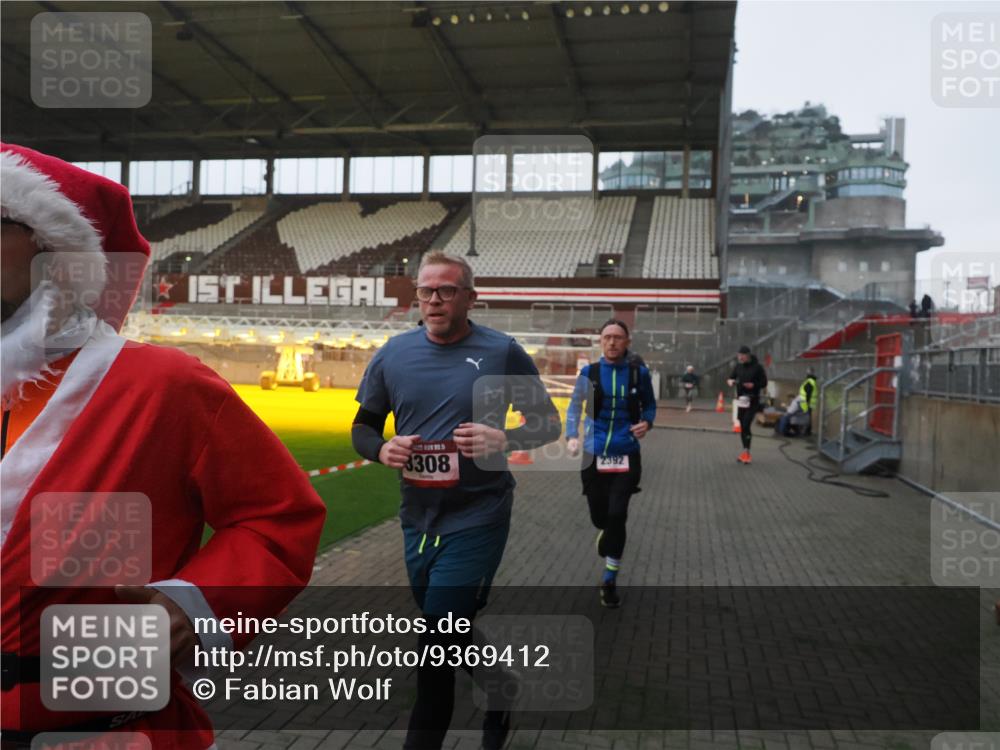 07.12.2025 - St. Pauli X-Mass-Run No. 15 Fabian Wolf http://msf.ph/oto/9369412 07.12.2025 09:58:41 Ziel 483, 532, 1003, 1115, 1528, 1542, 1603, 1782, 1785, 2392, 3308, 4031 meine-sportfotos.de