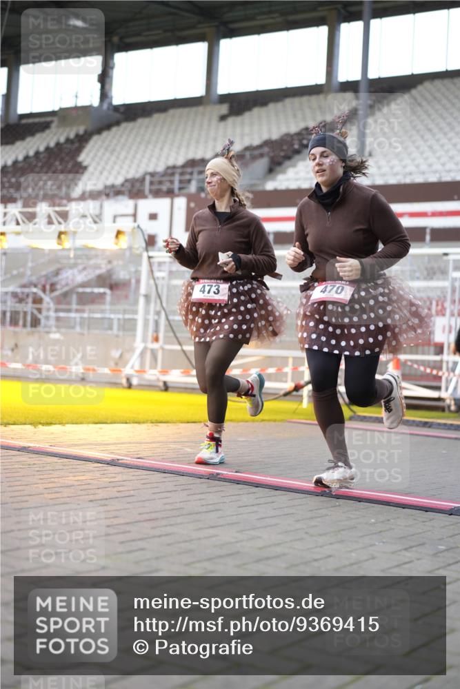 07.12.2025 - St. Pauli X-Mass-Run No. 15 Patografie http://msf.ph/oto/9369415 07.12.2025 11:24:55 Ziel 470, 473, 705, 1384, 1427, 1855, 1858, 2193, 2447, 2981, 2990, 3306, 3314, 4632 meine-sportfotos.de