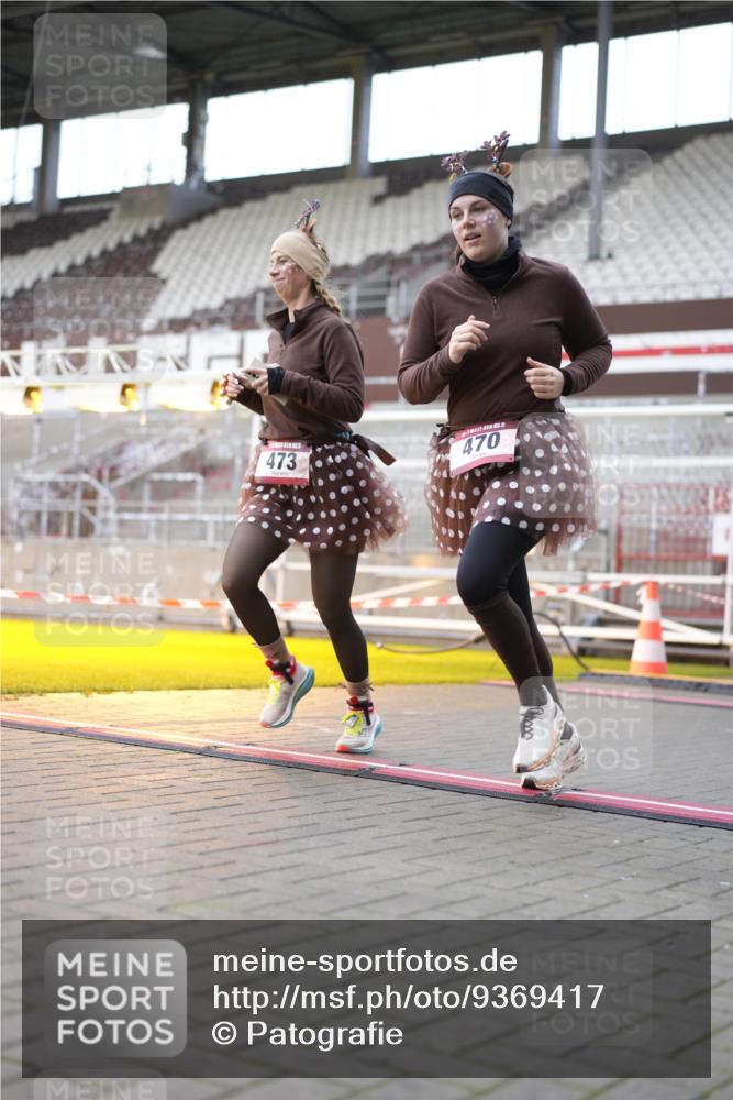 07.12.2025 - St. Pauli X-Mass-Run No. 15 Patografie http://msf.ph/oto/9369417 07.12.2025 11:24:55 Ziel 470, 473, 705, 1384, 1427, 1855, 1858, 2193, 2447, 2981, 2990, 3306, 3314, 4632 meine-sportfotos.de