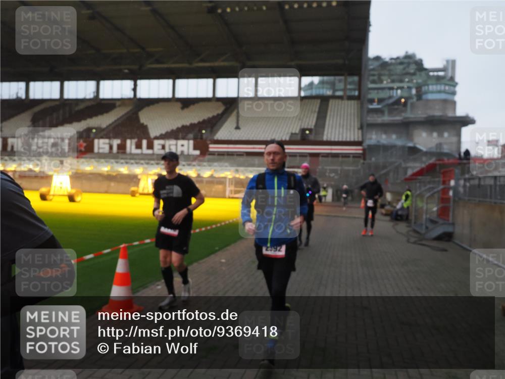 07.12.2025 - St. Pauli X-Mass-Run No. 15 Fabian Wolf http://msf.ph/oto/9369418 07.12.2025 09:58:42 Ziel 483, 532, 1003, 1115, 1528, 1542, 1603, 1782, 1785, 2392, 3308, 4031 meine-sportfotos.de