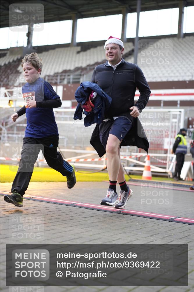 07.12.2025 - St. Pauli X-Mass-Run No. 15 Patografie http://msf.ph/oto/9369422 07.12.2025 11:24:57 Ziel 470, 473, 1384, 1427, 1527, 1855, 1858, 2193, 2447, 2981, 2990, 3314, 4632, 5003 meine-sportfotos.de