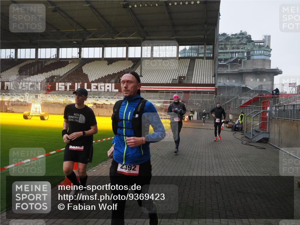 07.12.2025 - St. Pauli X-Mass-Run No. 15 Fabian Wolf http://msf.ph/oto/9369423 07.12.2025 09:58:42 Ziel 483, 532, 1003, 1115, 1528, 1542, 1603, 1782, 1785, 2392, 3308, 4031 meine-sportfotos.de