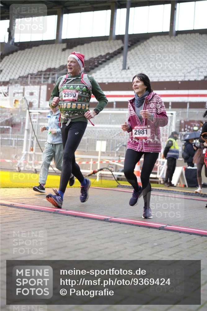 07.12.2025 - St. Pauli X-Mass-Run No. 15 Patografie http://msf.ph/oto/9369424 07.12.2025 11:24:59 Ziel 470, 473, 1527, 1544, 1855, 1858, 1961, 2151, 2193, 2447, 2981, 2990, 3314, 5003 meine-sportfotos.de