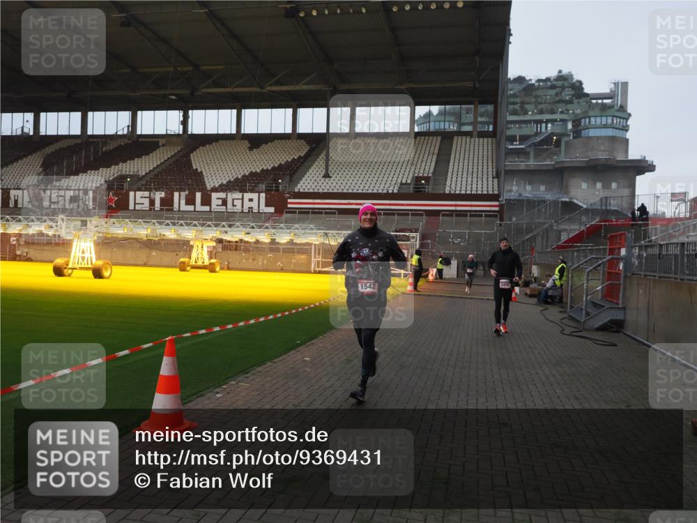 07.12.2025 - St. Pauli X-Mass-Run No. 15 Fabian Wolf http://msf.ph/oto/9369431 07.12.2025 09:58:43 Ziel 483, 532, 655, 1003, 1115, 1528, 1542, 1603, 1782, 1785, 2392, 3308 meine-sportfotos.de